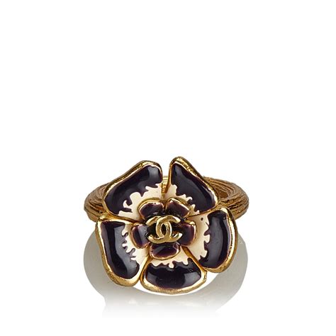 bague camelia noir chanel|chanel camelia necklace.